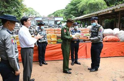 军警同心，共担时艰 仰光省高层为警队提供物资援助